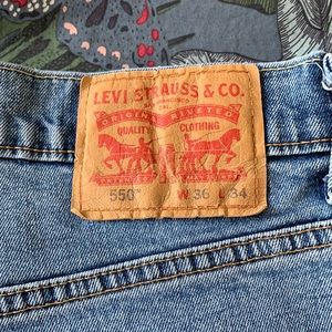 USED Levi’s 550 W36L34 hole in the crotch area